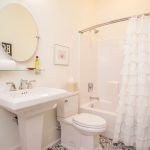 3 Carriage Run Habersham Sc Cottage Bathroom